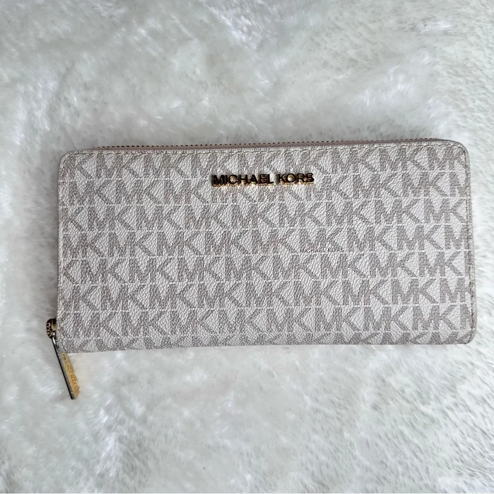 Michael Kors Jet Set Travel Zippy Wallet - Picture 2 of 14